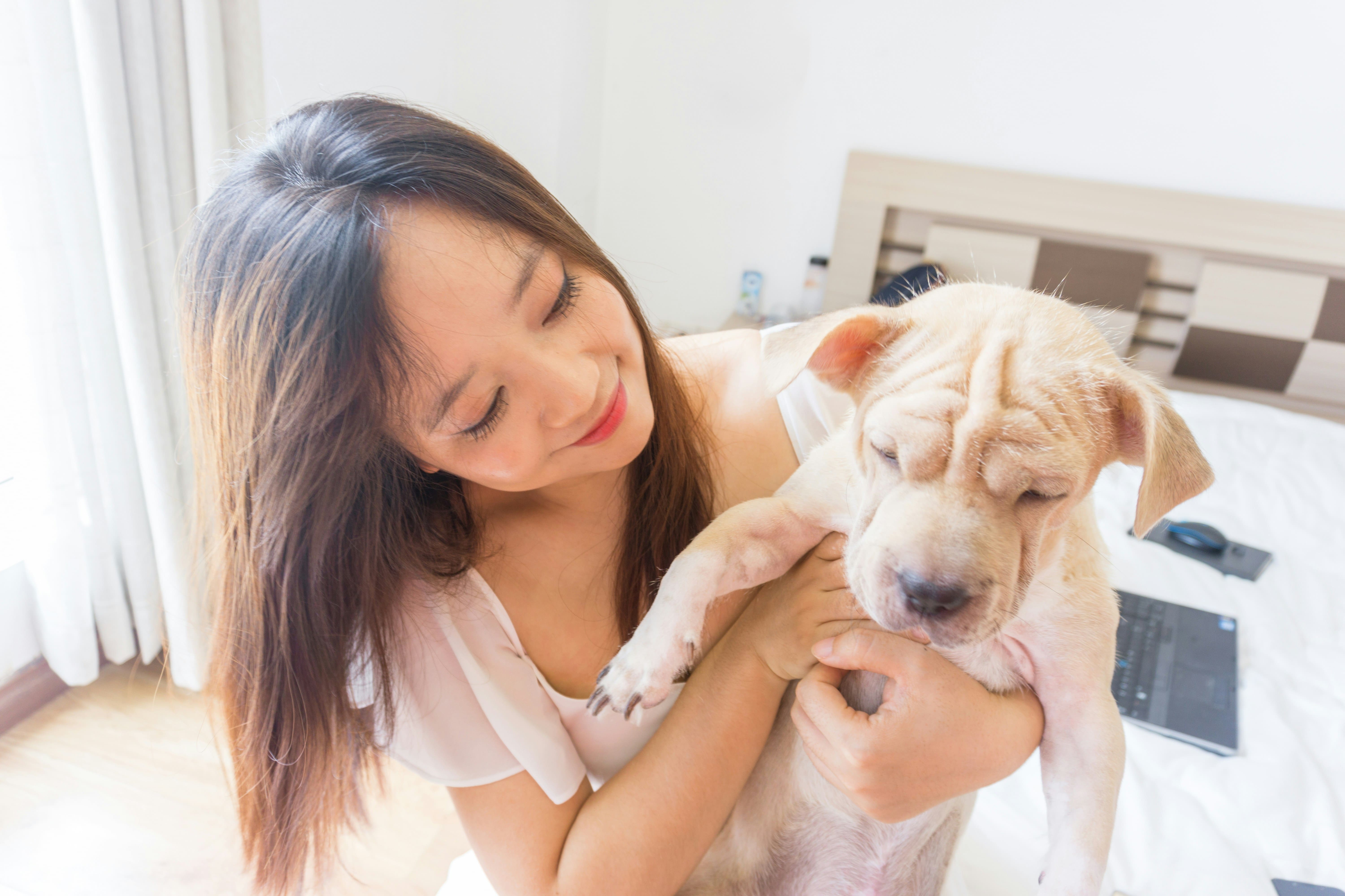 a women with her dog