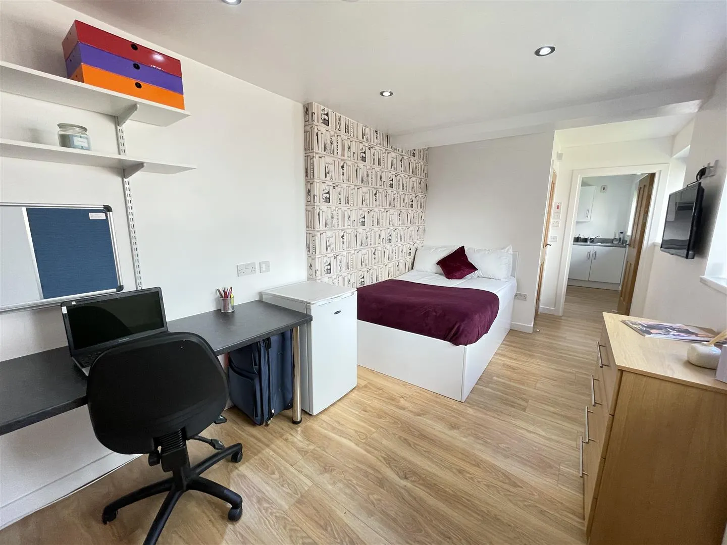 Fully Furnished Student Ensuite on Tiverton Road